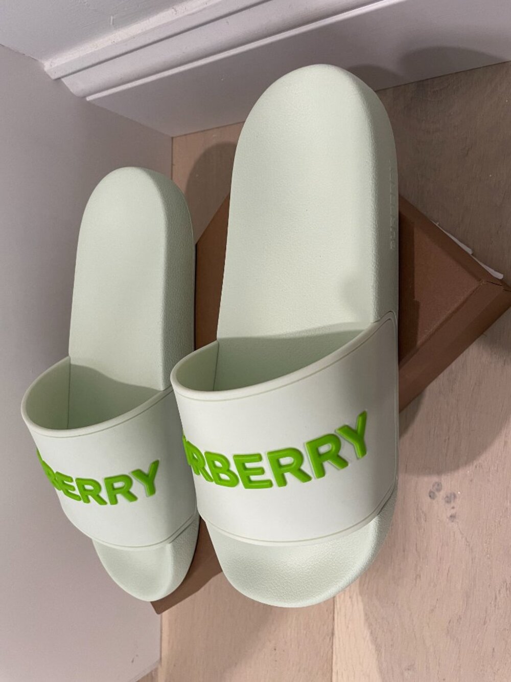 Burberry Slides - Picture 2 of 9